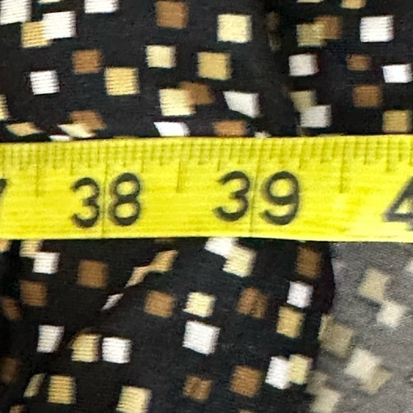 R & K. Sz 6 dress Fit & Flair. Has a tiny square pattern Black belt  Silky feel - Picture 6 of 14